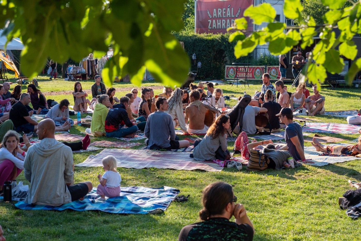 Jóga, meditace a hudba v srdci Podkrkonoší. Divine Festival začne už tento víkend